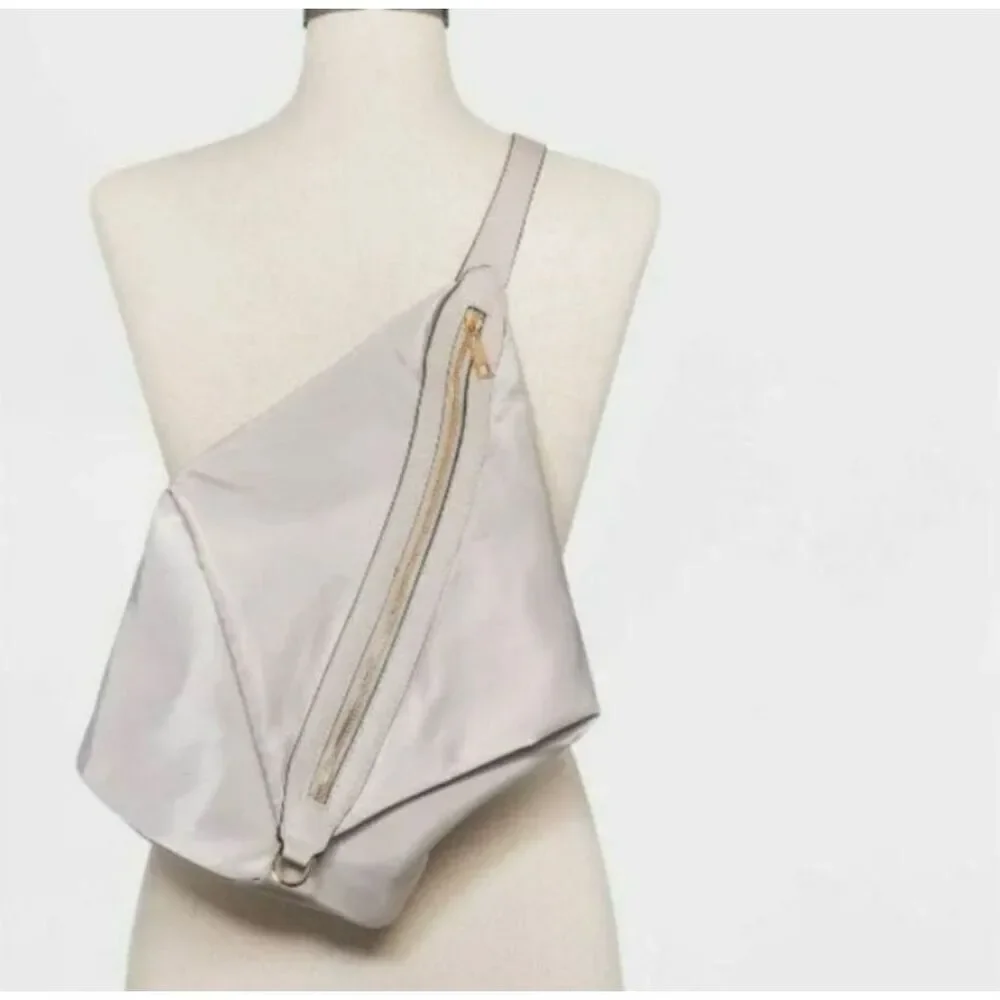 ✨A New Day Convertible Sling Handbag✨